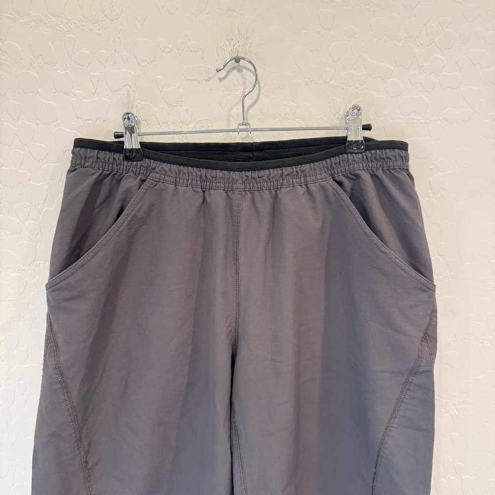 The North Face Charcoal Grey Athletic Shorts Mens Medium Athleisure Workout - Picture 2 of 8